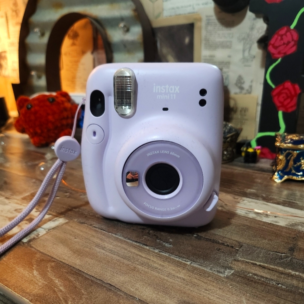 FUJIFILM instax mini 11 camera. Lilac Purple.